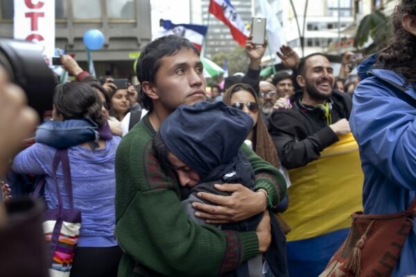 Colombianos celebra el anuncio del acuerdo de paz